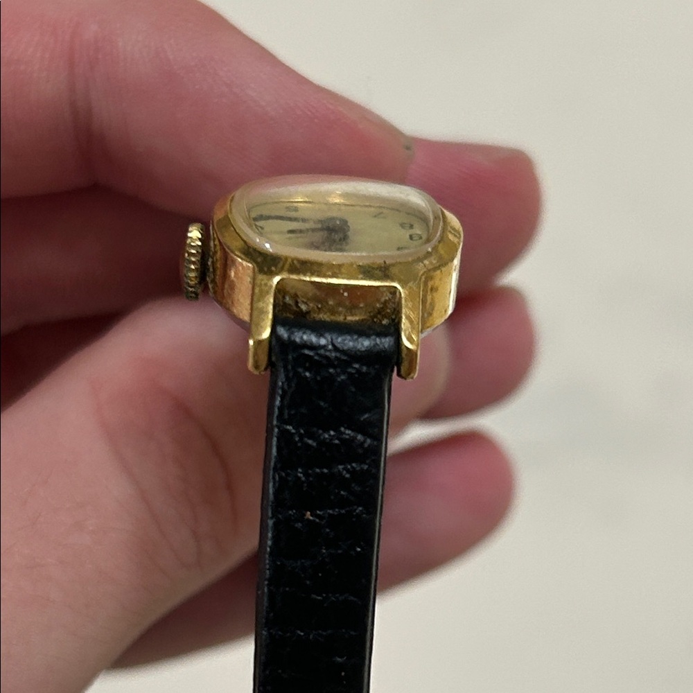 Vintage Timex Gold Case with Black Strap Watch - Picture 7 of 11
